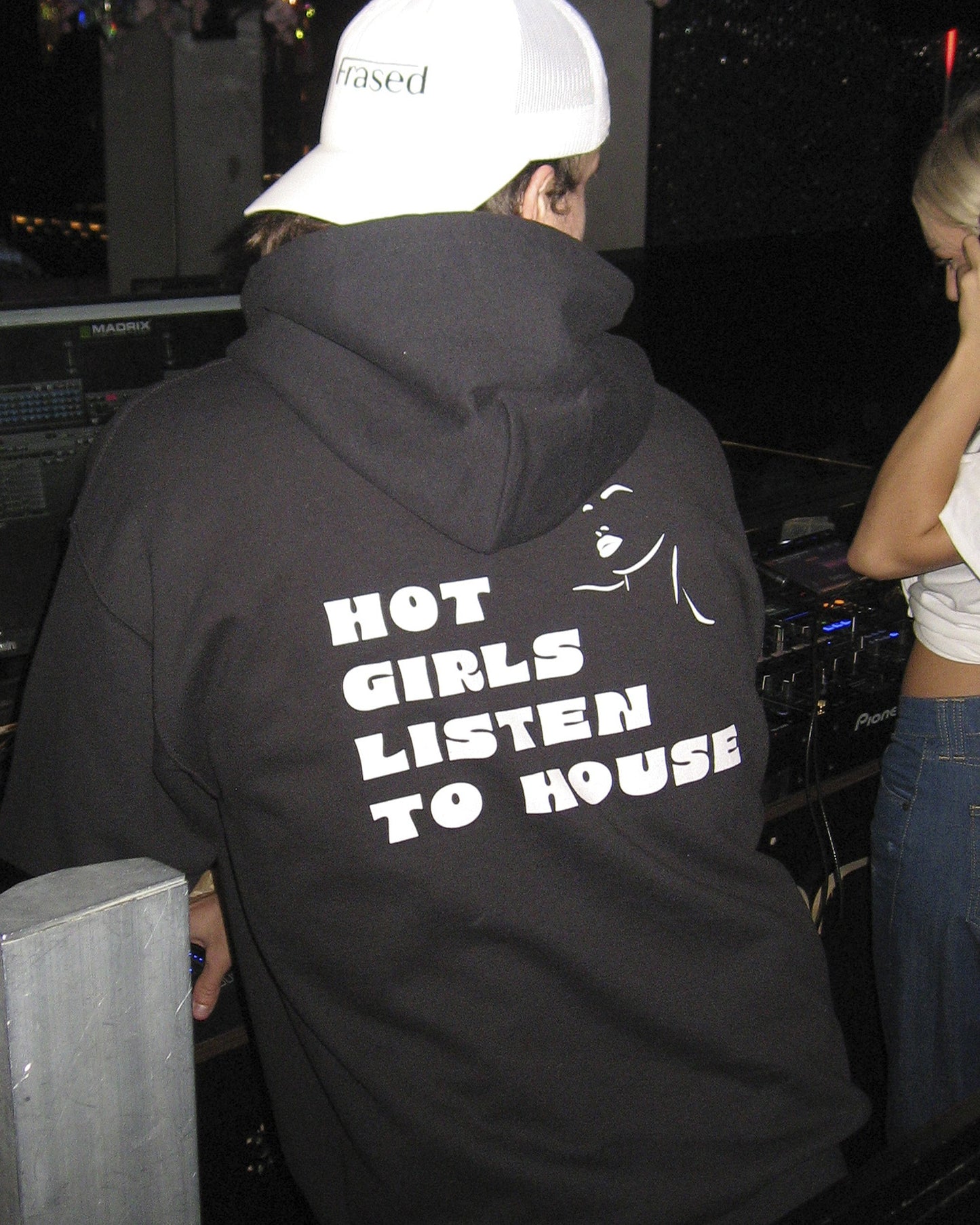 HOT GIRLS LISTEN TO HOUSE - HOODIE