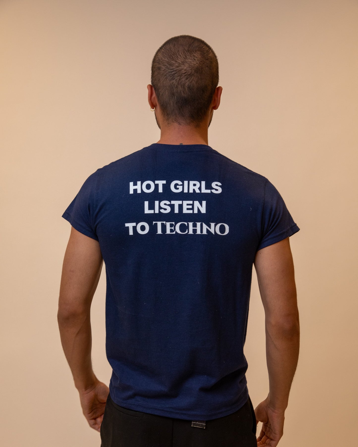 HOT GIRLS LISTEN TO TECHNO